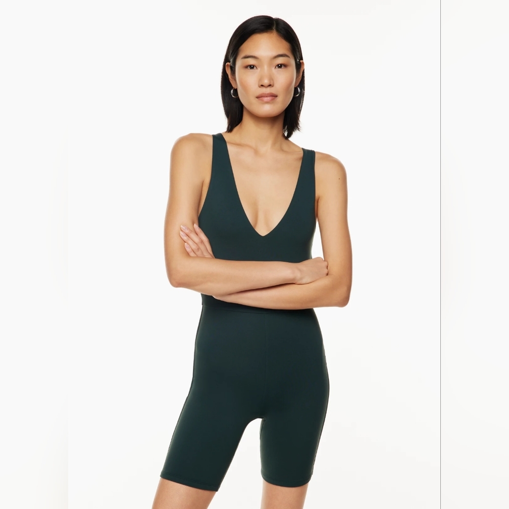Aritzia Babaton Contour V-neck Romper Size Medium